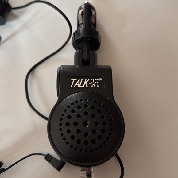 Talk safe portable cellphone speaker and headphone earbud car with no CarPlay - Picture 2 of 10